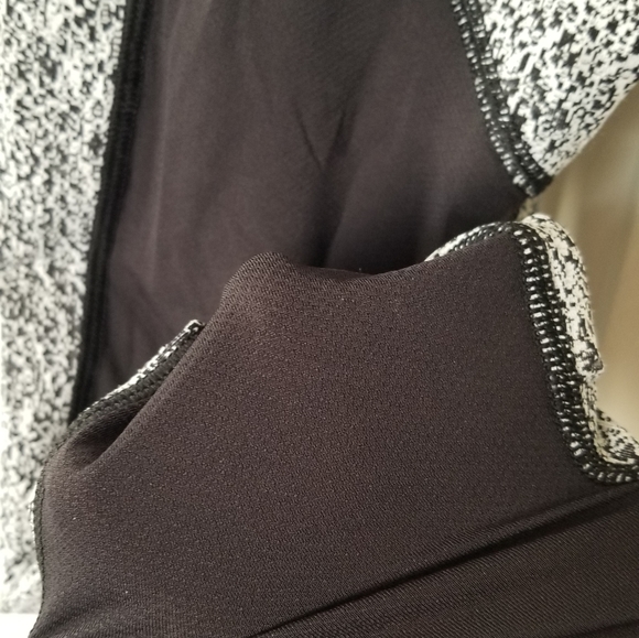 Lululemon pants with black panel - Picture 14 of 15